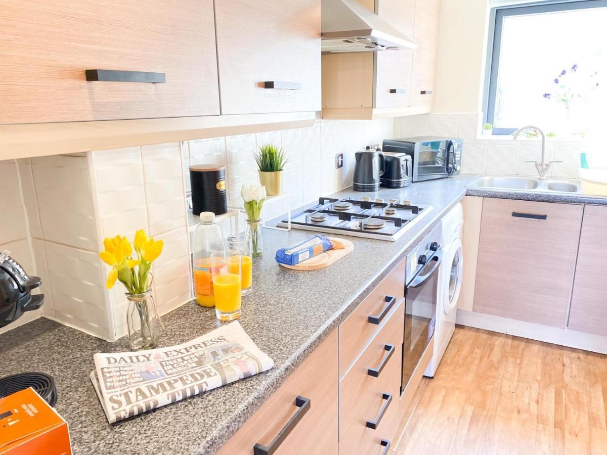 Holiday home Tudors Esuites House Centre Netflix