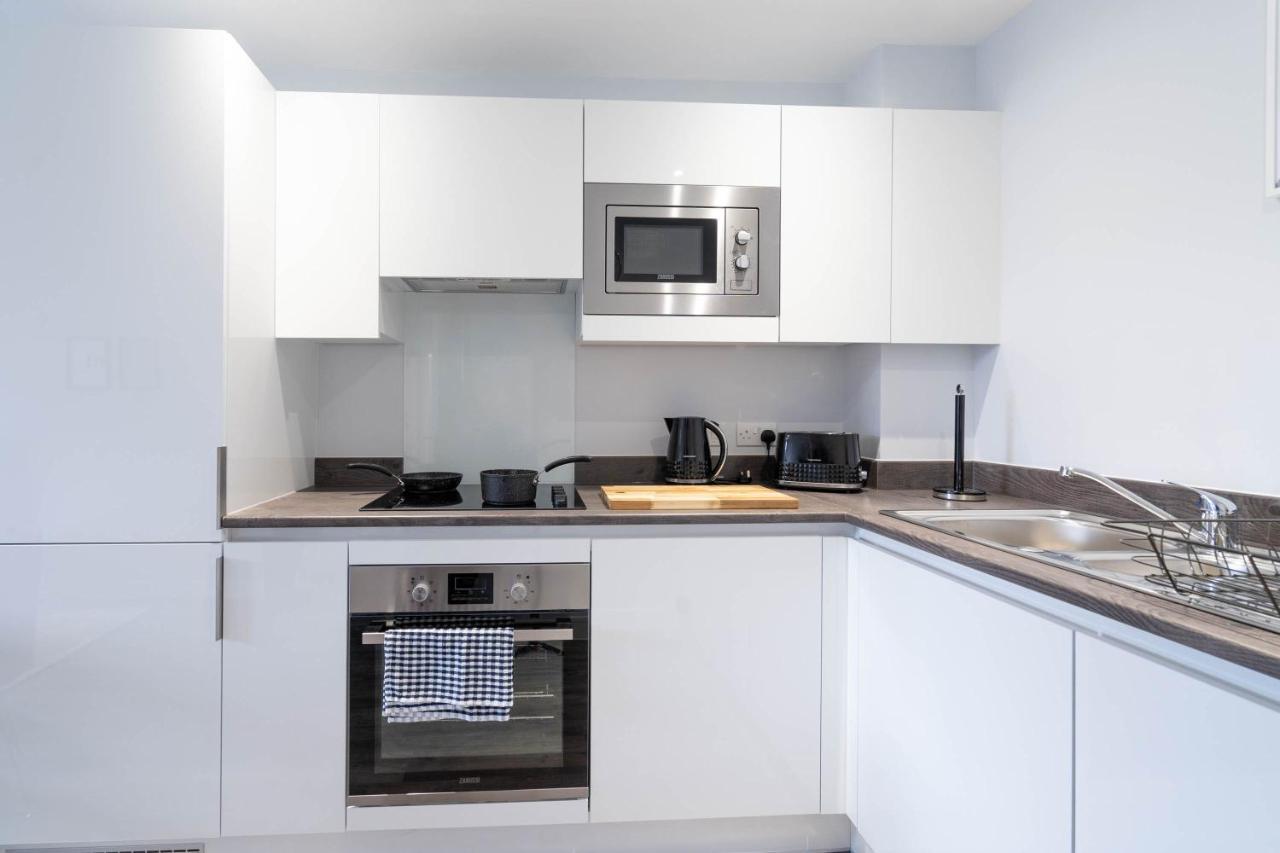 Caliber Stays & Homes - The Aphrodite Suite- 2 Bedroom - Centre - Free Netflix & Rooftop Skyline Views Apartment *