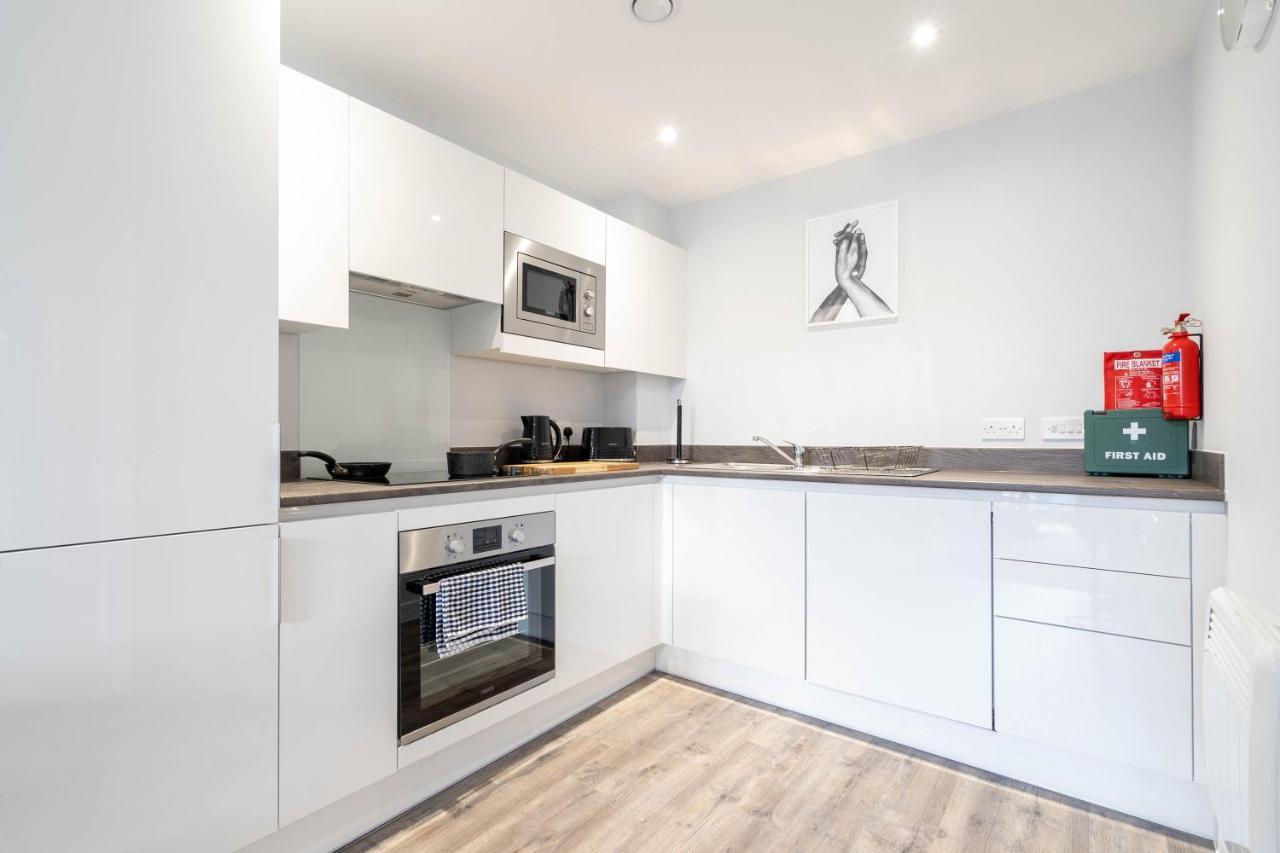 Caliber Stays & Homes - The Aphrodite Suite- 2 Bedroom - Centre - Free Netflix & Rooftop Skyline Views Apartment Birmingham