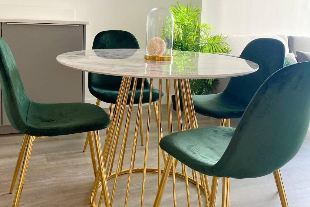 Luxury 2 Bedroom Apartment, Broad Street Apartment *