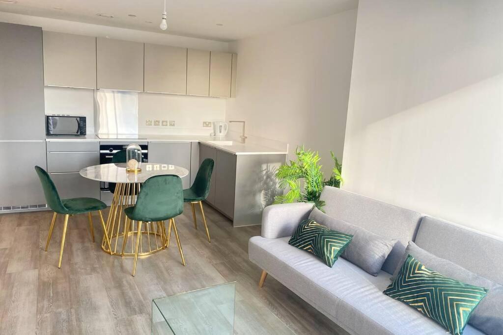 Luxury 2 Bedroom Apartment, Broad Street *