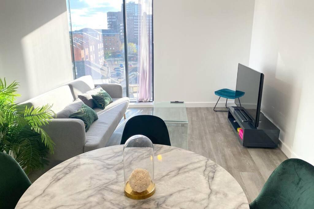 Luxury 2 Bedroom Apartment, Broad Street