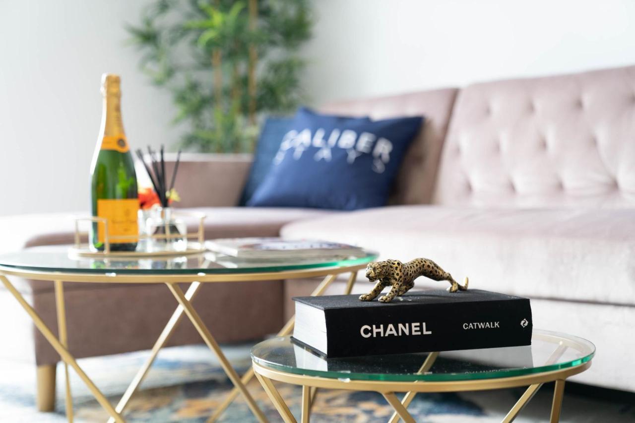 Caliber Stays & Homes - The Aphrodite Suite- 2 Bedroom - Centre - Free Netflix & Rooftop Skyline Views *