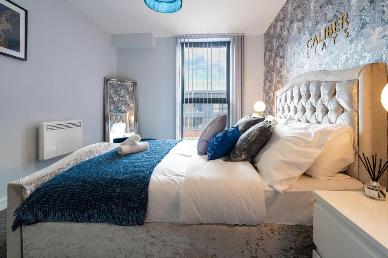 Caliber Stays & Homes - The Aphrodite Suite- 2 Bedroom - Centre - Free Netflix & Rooftop Skyline Views Apartment *
