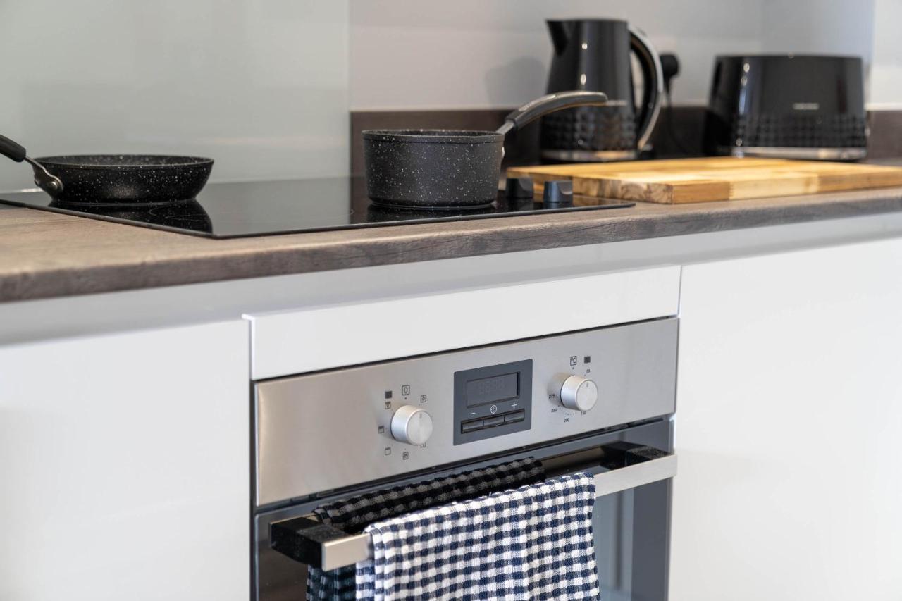 Caliber Stays & Homes - The Aphrodite Suite- 2 Bedroom - Centre - Free Netflix & Rooftop Skyline Views * Birmingham