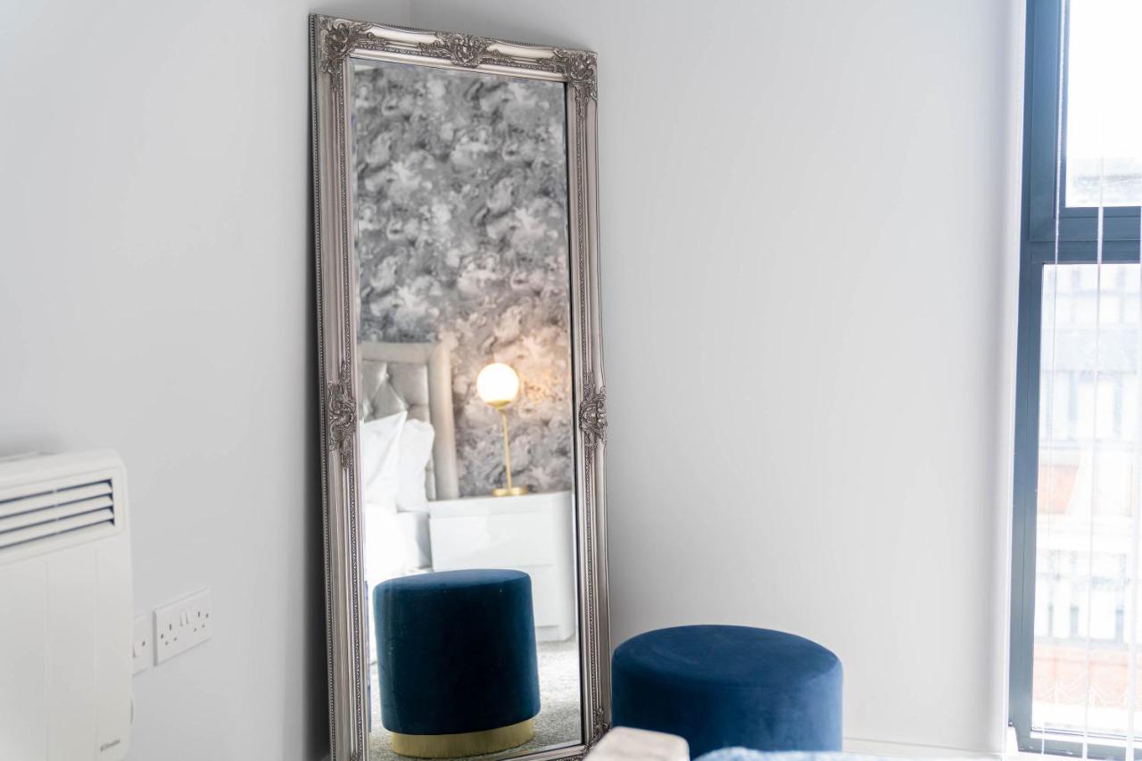 Caliber Stays & Homes - The Aphrodite Suite- 2 Bedroom - Centre - Free Netflix & Rooftop Skyline Views *