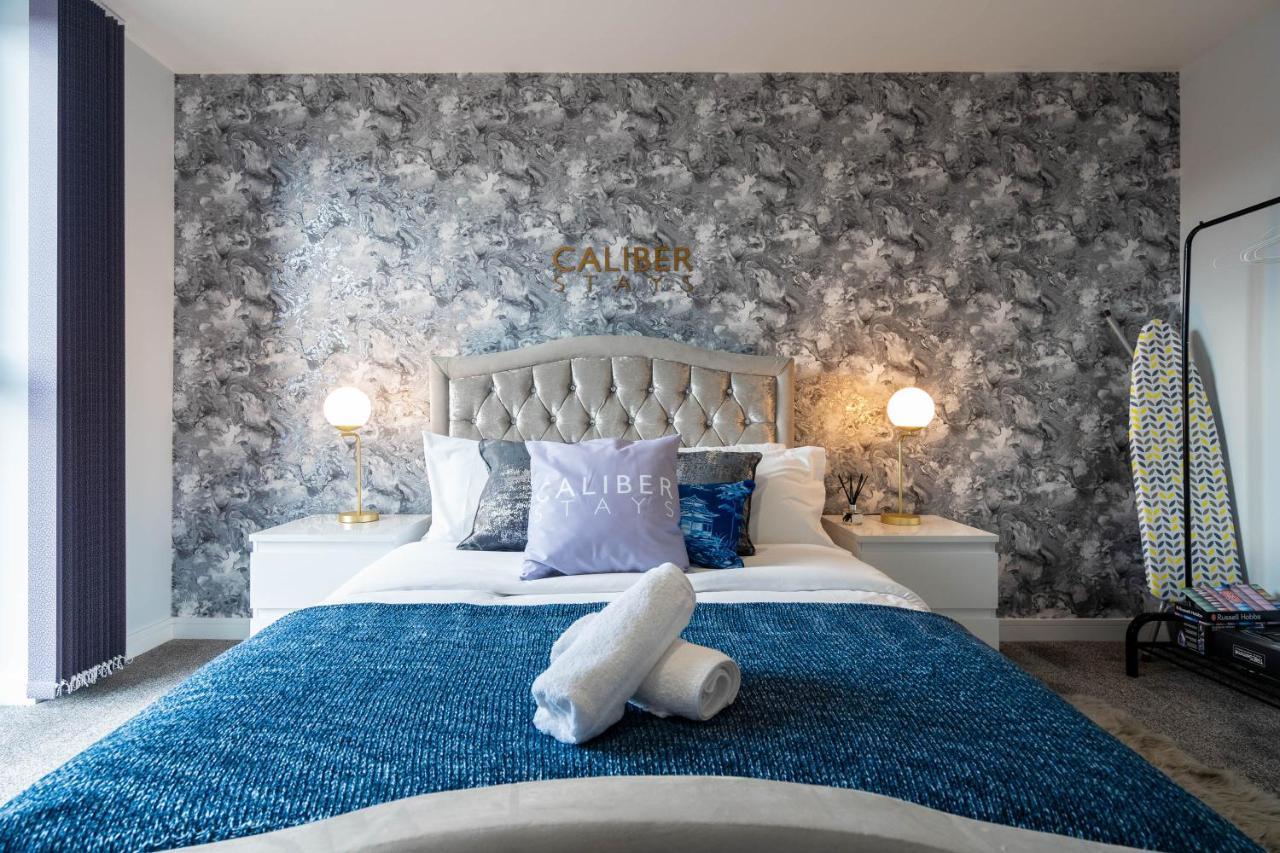 Caliber Stays & Homes - The Aphrodite Suite- 2 Bedroom - Centre - Free Netflix & Rooftop Skyline Views Apartment