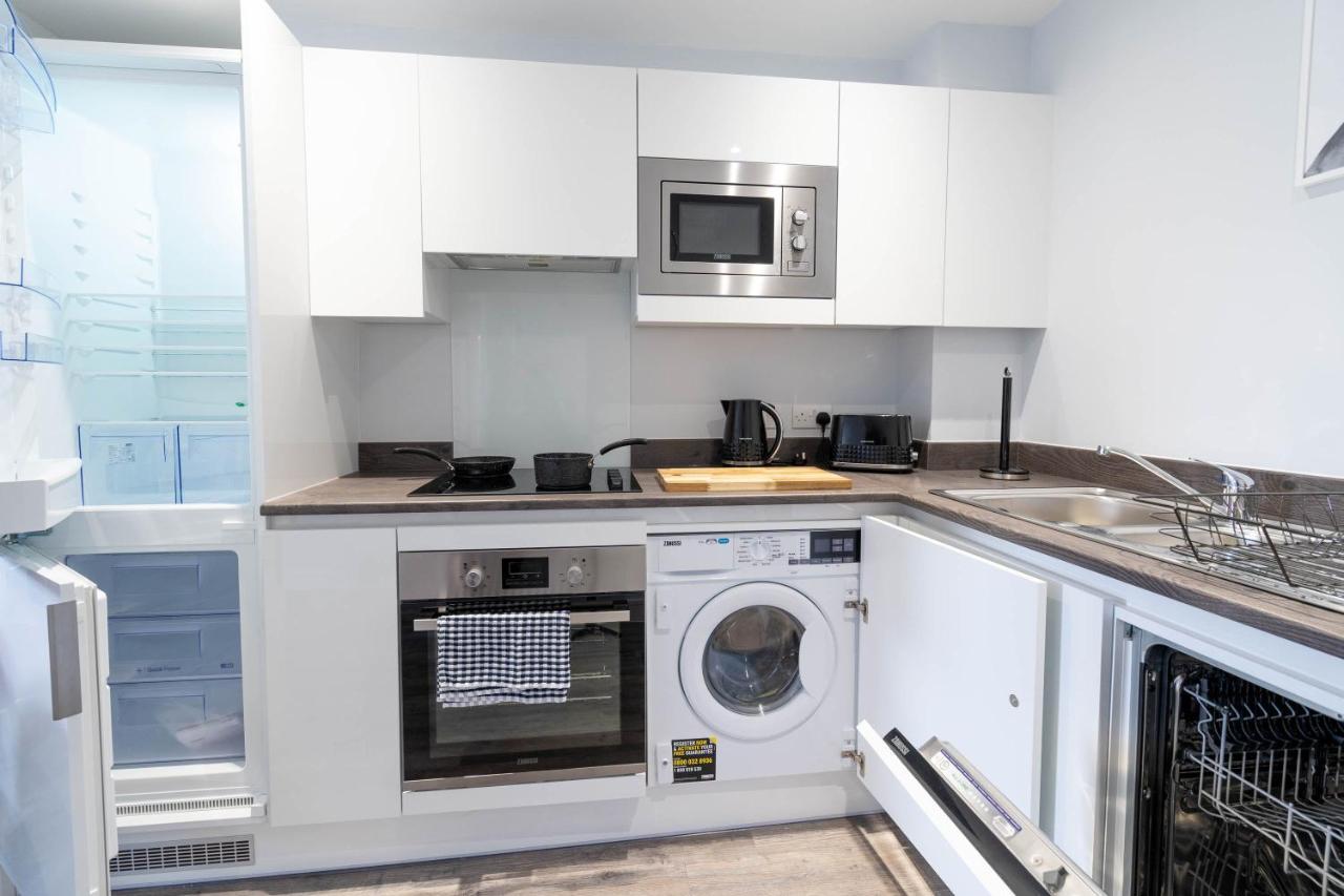 Caliber Stays & Homes - The Aphrodite Suite- 2 Bedroom - Centre - Free Netflix & Rooftop Skyline Views *