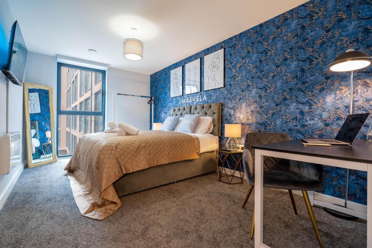 Maevela - Ultra High-end New Build ✪ Centre, Digbeth ✓ With Juliet Balcony - Rooftop Terrace - Ps4 & Smart Tv's Apartment *