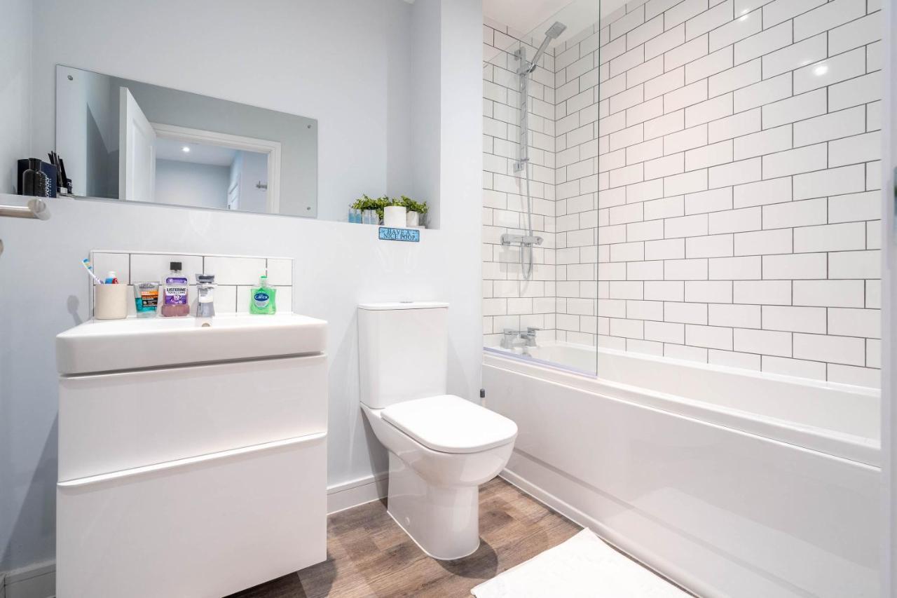 Apartment Maevela - Ultra High-end New Build ✪ Centre, Digbeth ✓ With Juliet Balcony - Rooftop Terrace - Ps4 & Smart Tv's *