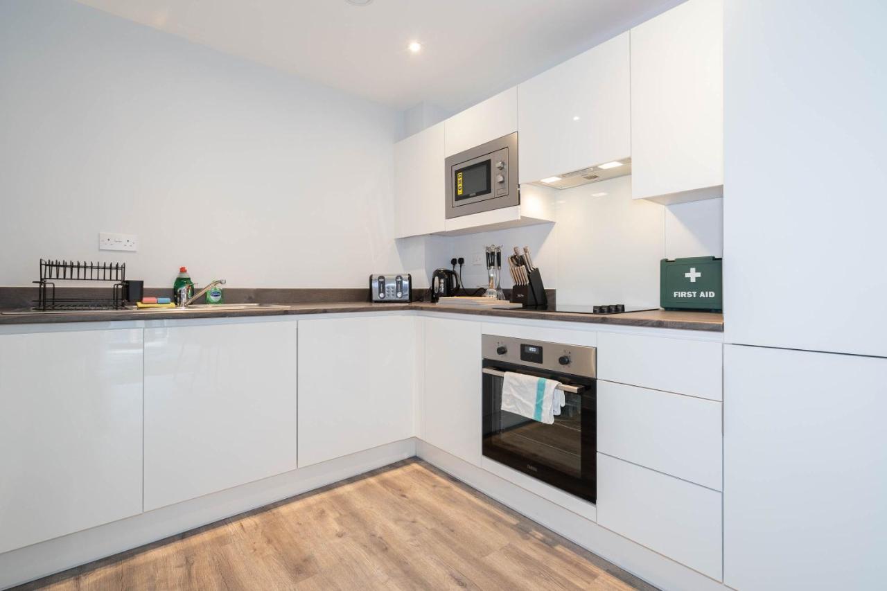 Maevela - Ultra High-end New Build ✪ Centre, Digbeth ✓ With Juliet Balcony - Rooftop Terrace - Ps4 & Smart Tv's Apartment *