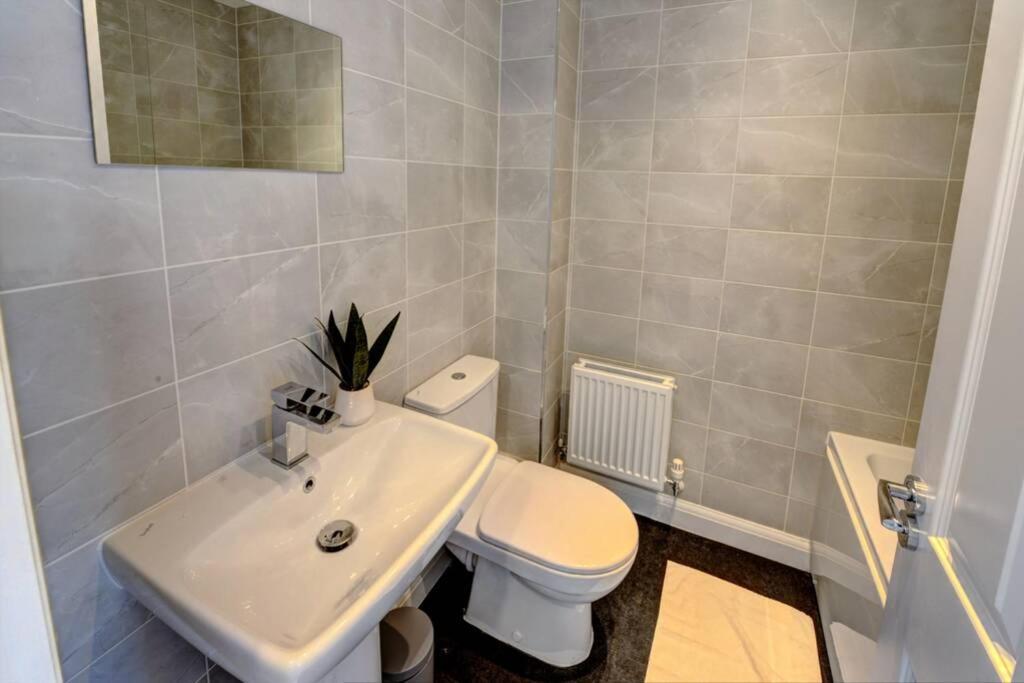 The Stratford Palace Apartment *
