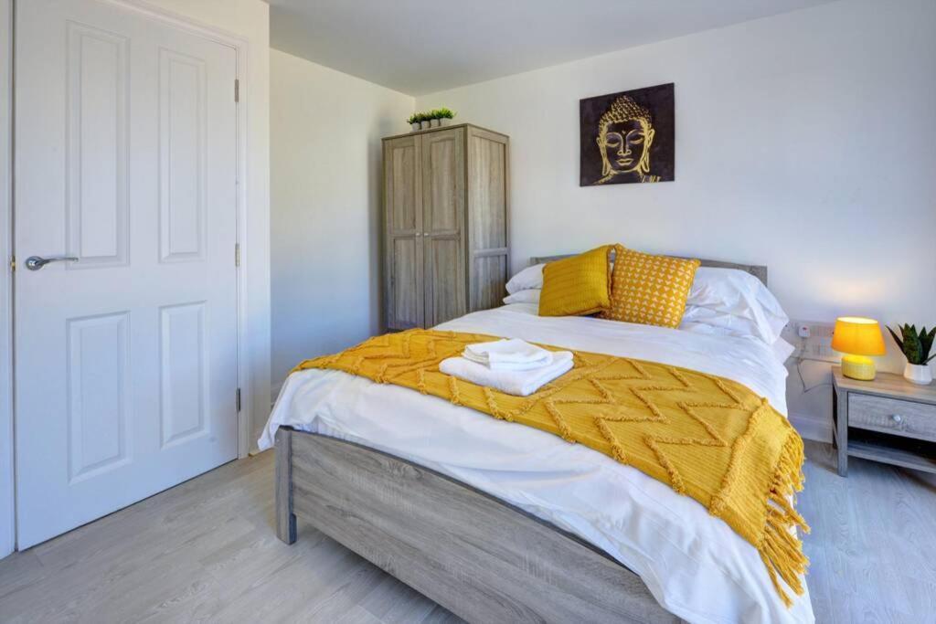 The Stratford Palace Apartment