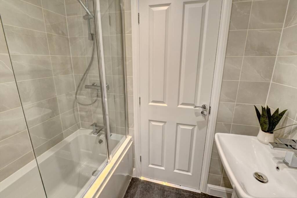 The Stratford Palace Apartment