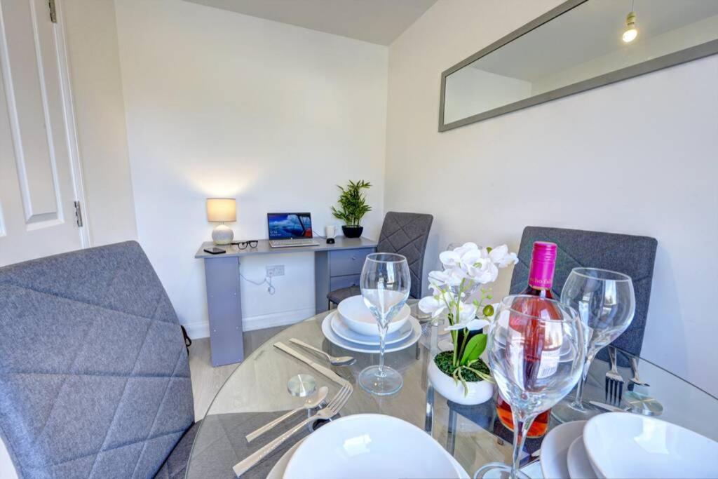 The Stratford Palace Apartment *