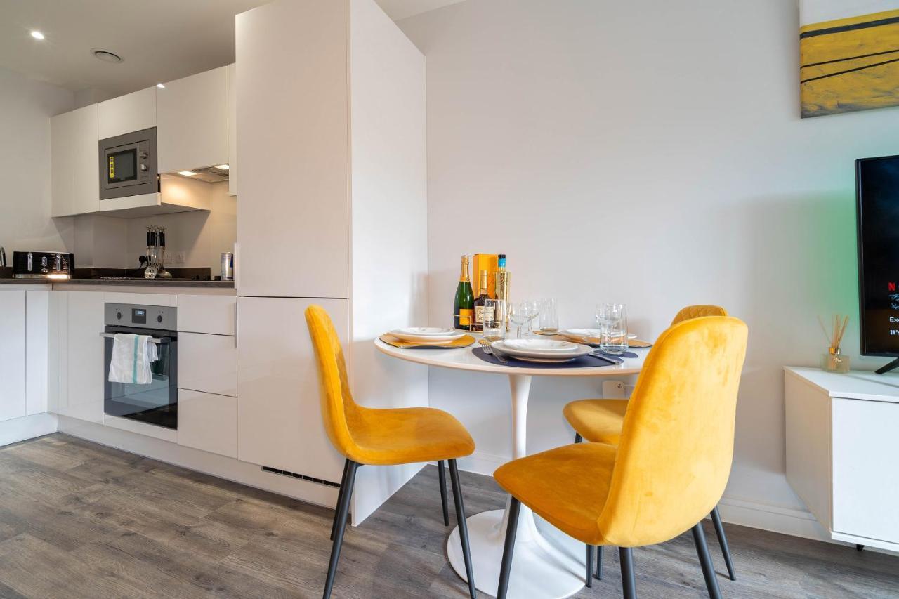 Apartment Maevela - Jungle Vibe Luxury Centre 1 Bed - New Build - Centre, Digbeth - Rooftop Terrace - Ps4 & Smart Tv's