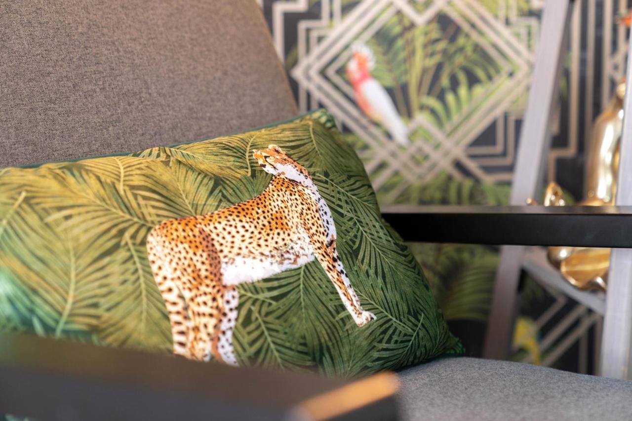 Maevela - Jungle Vibe Luxury Centre 1 Bed - New Build - Centre, Digbeth - Rooftop Terrace - Ps4 & Smart Tv's * Birmingham