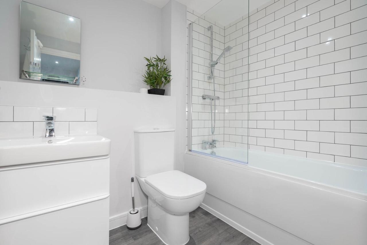 Apartment Maevela - Jungle Vibe Luxury Centre 1 Bed - New Build - Centre, Digbeth - Rooftop Terrace - Ps4 & Smart Tv's *
