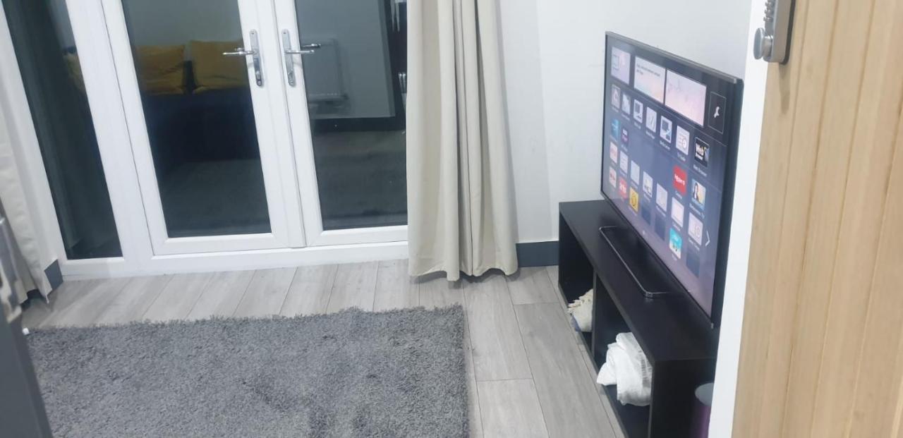 Homestay In Sleeps 8 - Free Parking & Wifi Guest house Birmingham