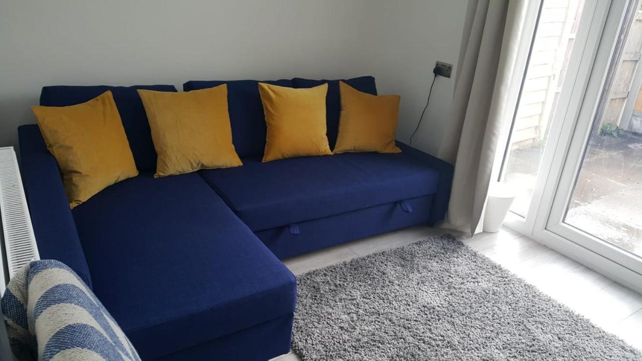 Guest house Homestay In Sleeps 8 - Free Parking & Wifi