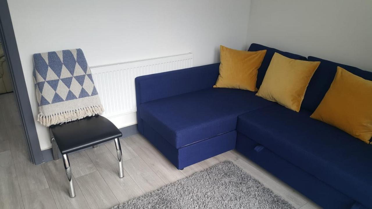 Guest house Homestay In Sleeps 8 - Free Parking & Wifi 2*