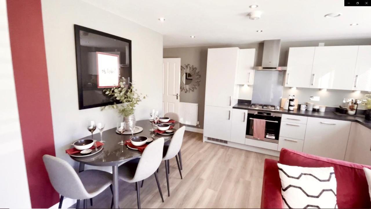 Luxury Business With Patio By Ah! Living - Centre