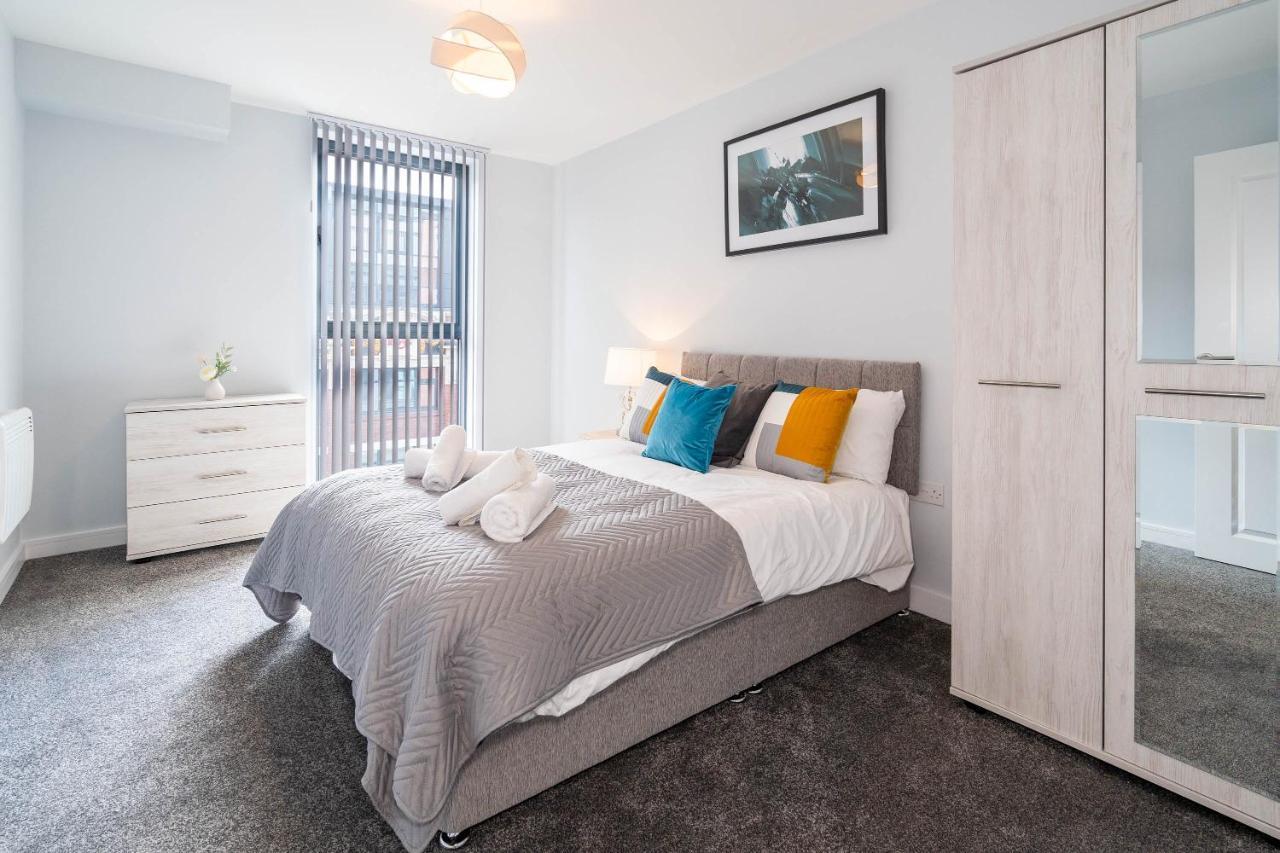 Apartment New Build - 2 Bed Snug Modern - Juliet Balcony - Roof Terrace - Digbeth, Centre - Free Netflix & Smart Tv *