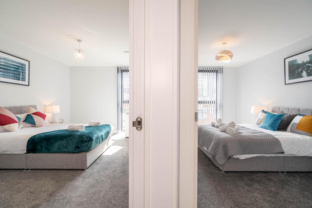 New Build - 2 Bed Snug Modern - Juliet Balcony - Roof Terrace - Digbeth, Centre - Free Netflix & Smart Tv Apartment Birmingham