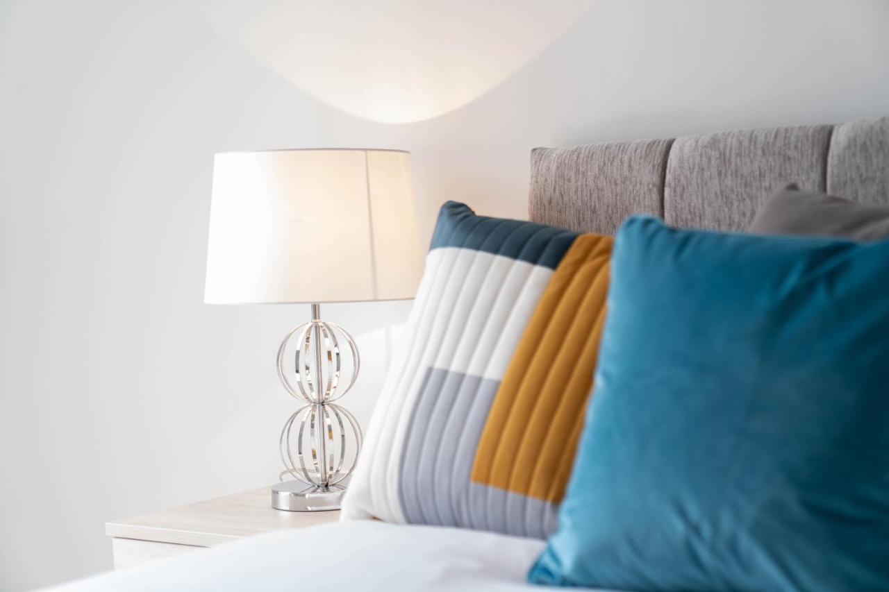 Apartment New Build - 2 Bed Snug Modern - Juliet Balcony - Roof Terrace - Digbeth, Centre - Free Netflix & Smart Tv Birmingham