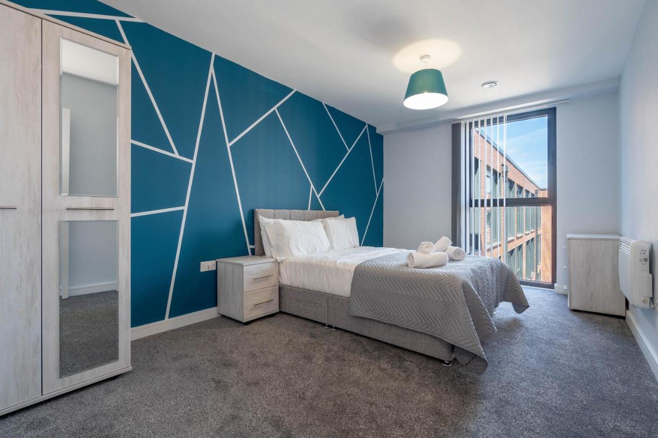 *new Build* 1 Bed Modern Apt - With Juliet Balcony - Roof Terrace - Digbeth, Centre - Free Netflix & Smart Tv Apartment *