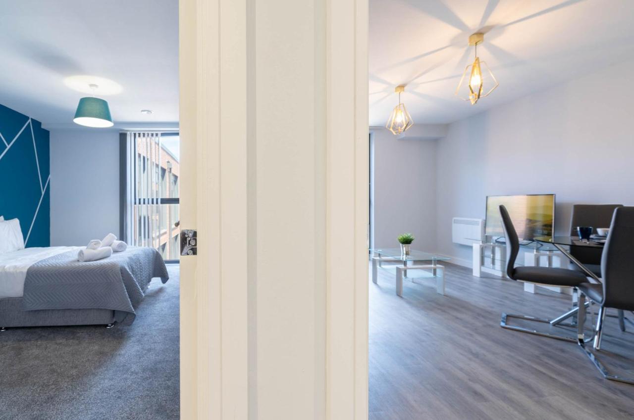 *new Build* 1 Bed Modern Apt - With Juliet Balcony - Roof Terrace - Digbeth, Centre - Free Netflix & Smart Tv Apartment Birmingham