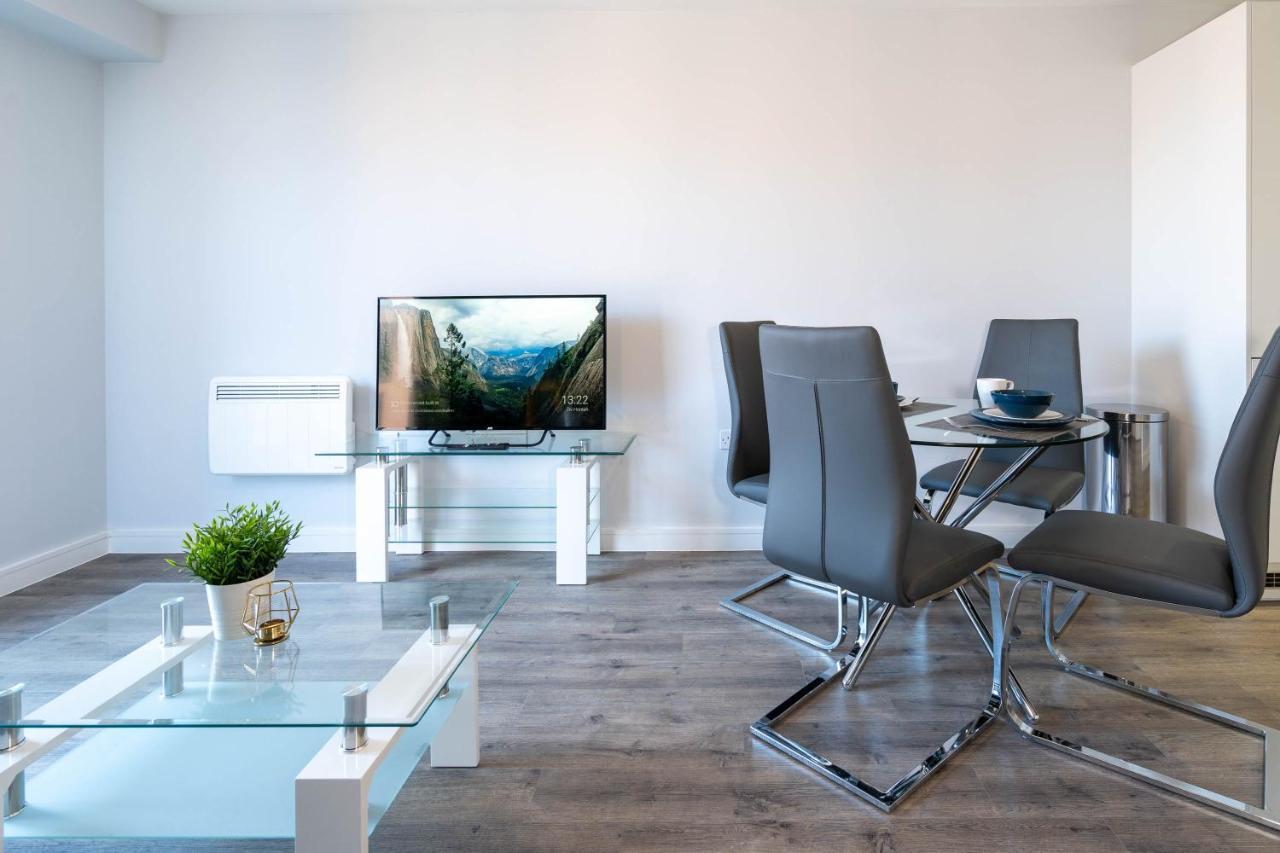 *new Build* 1 Bed Modern Apt - With Juliet Balcony - Roof Terrace - Digbeth, Centre - Free Netflix & Smart Tv Apartment