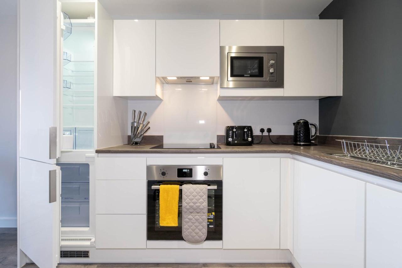 *new Build* 1 Bed Modern Apt - With Juliet Balcony - Roof Terrace - Digbeth, Centre - Free Netflix & Smart Tv Birmingham