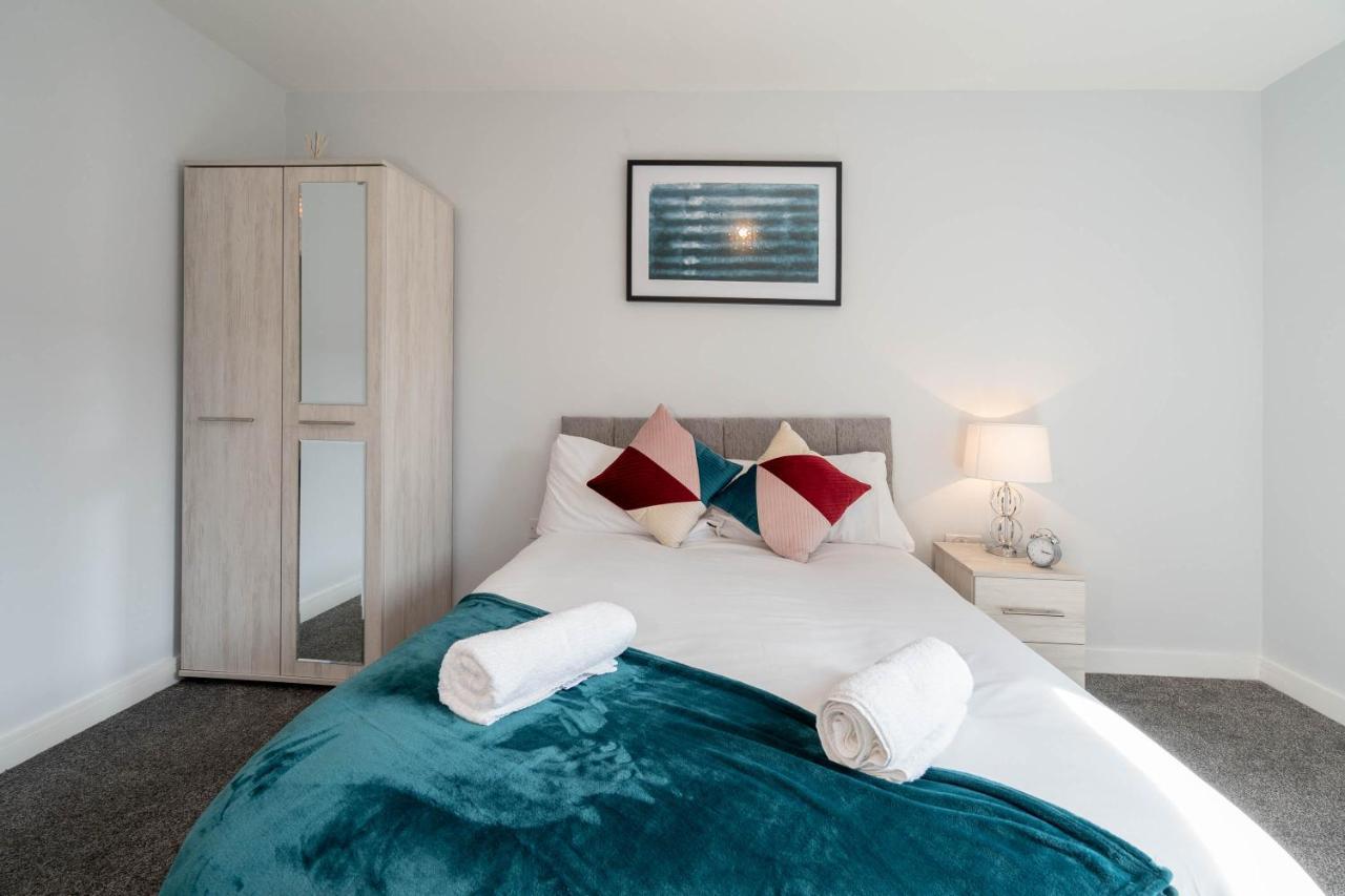 New Build - 2 Bed Snug Modern - Juliet Balcony - Roof Terrace - Digbeth, Centre - Free Netflix & Smart Tv *