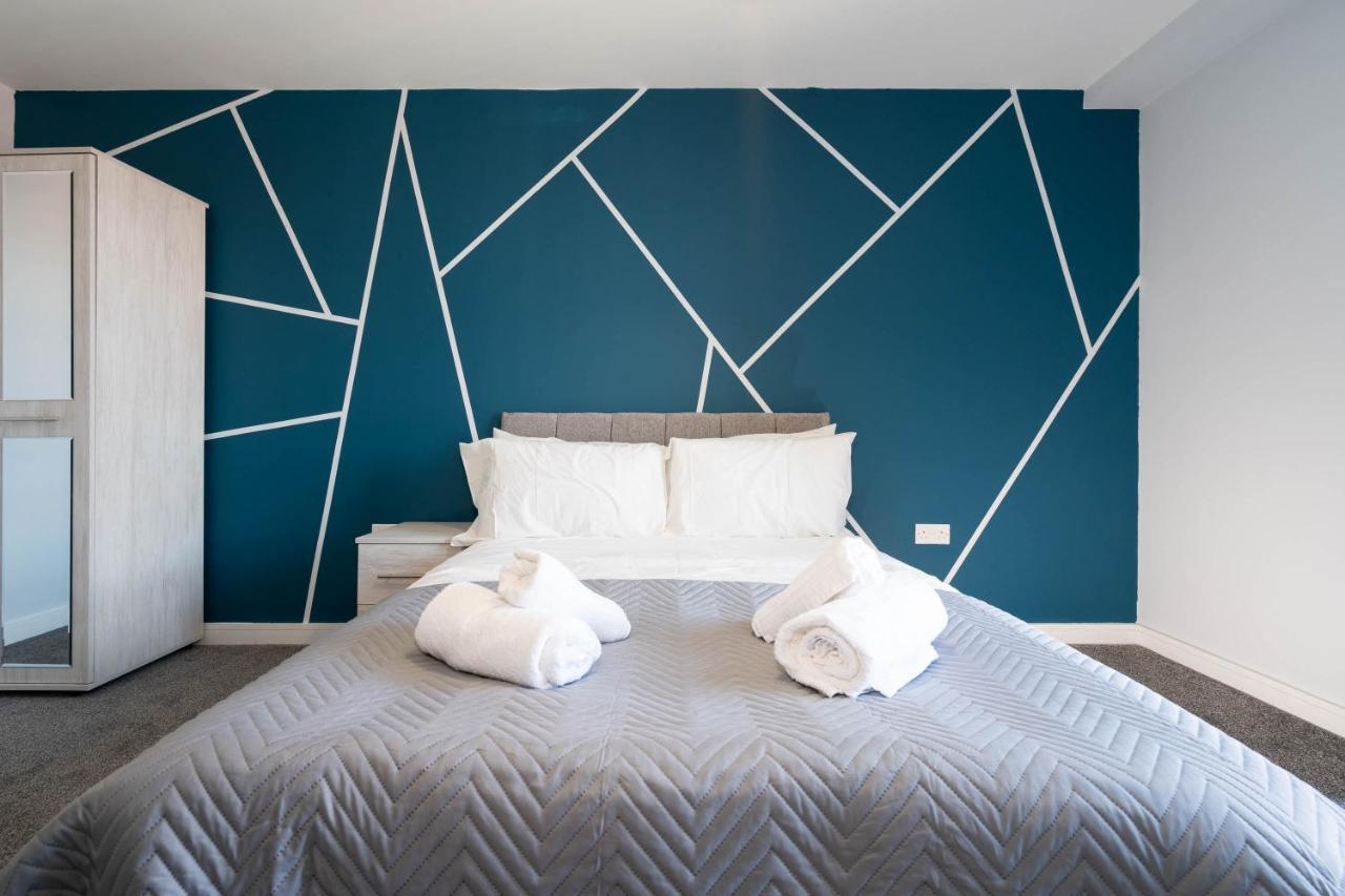 *new Build* 1 Bed Modern Apt - With Juliet Balcony - Roof Terrace - Digbeth, Centre - Free Netflix & Smart Tv Apartment *