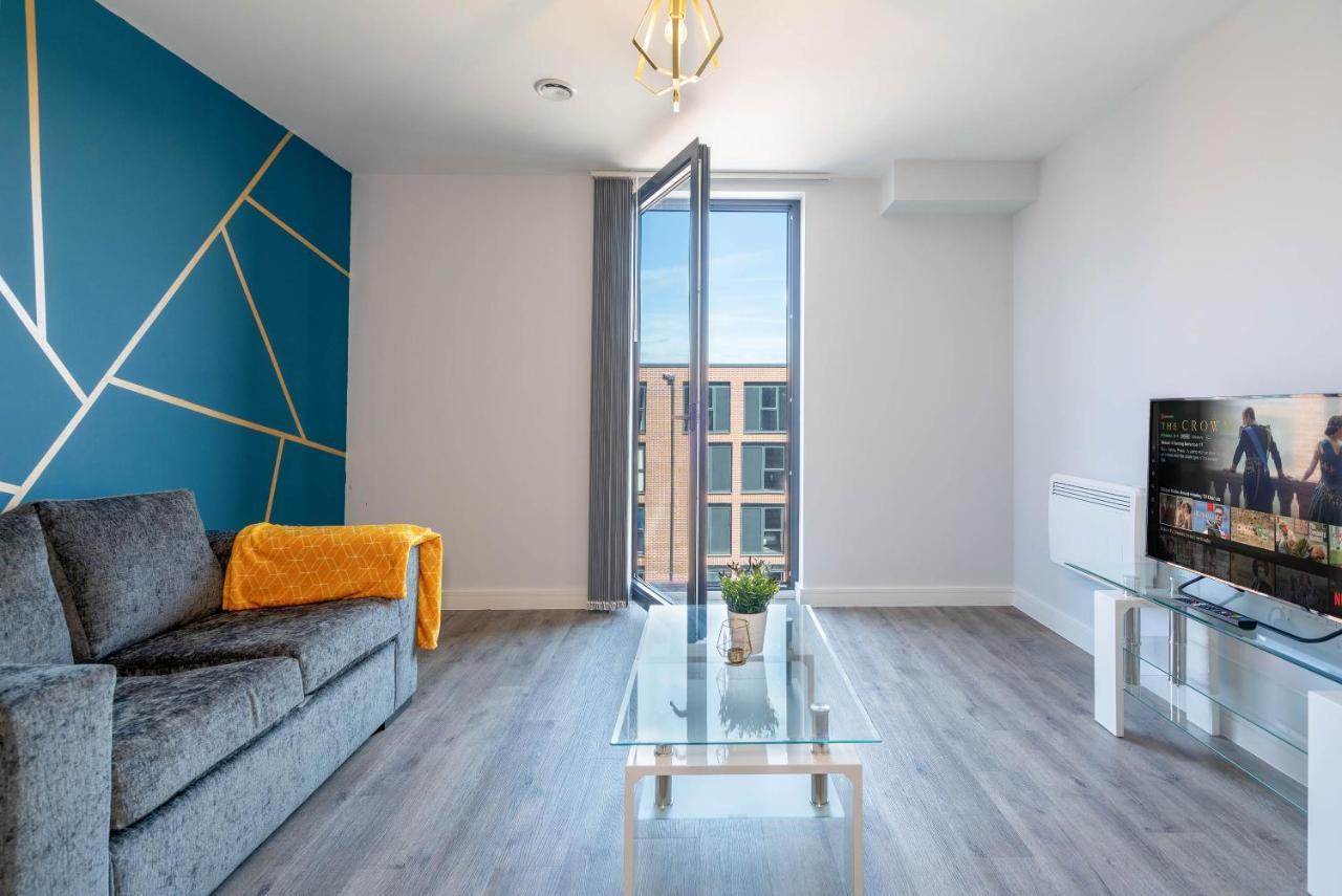 *new Build* 1 Bed Modern Apt - With Juliet Balcony - Roof Terrace - Digbeth, Centre - Free Netflix & Smart Tv Apartment *