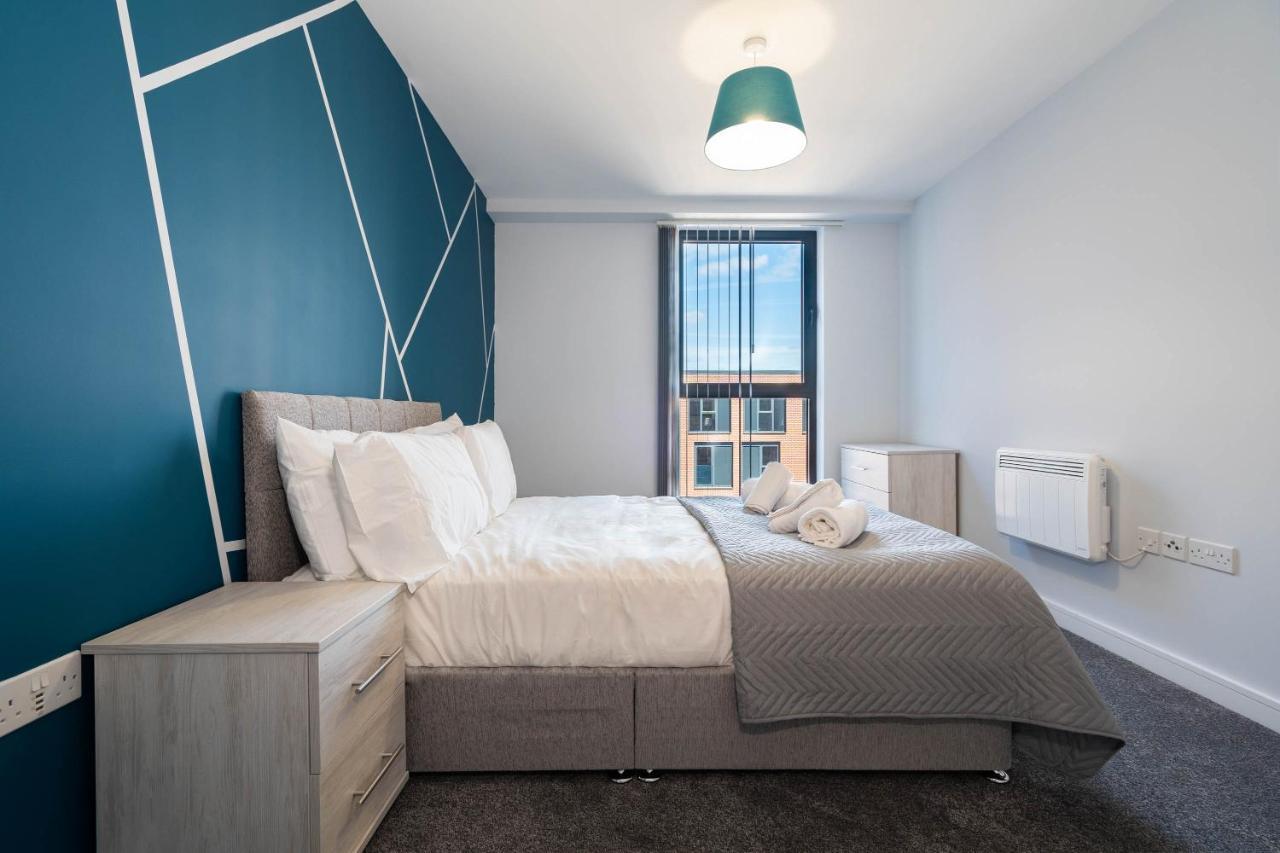 *new Build* 1 Bed Modern Apt - With Juliet Balcony - Roof Terrace - Digbeth, Centre - Free Netflix & Smart Tv Apartment *
