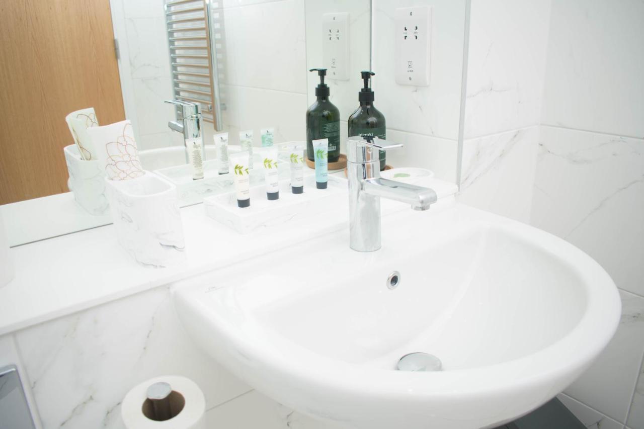 Exoticstay Apartments - Ultra Luxe Top Floor Suite - City Centre Apartment With Cube View - Smart 4K Tv With Ultrafast Wifi & Netflix *