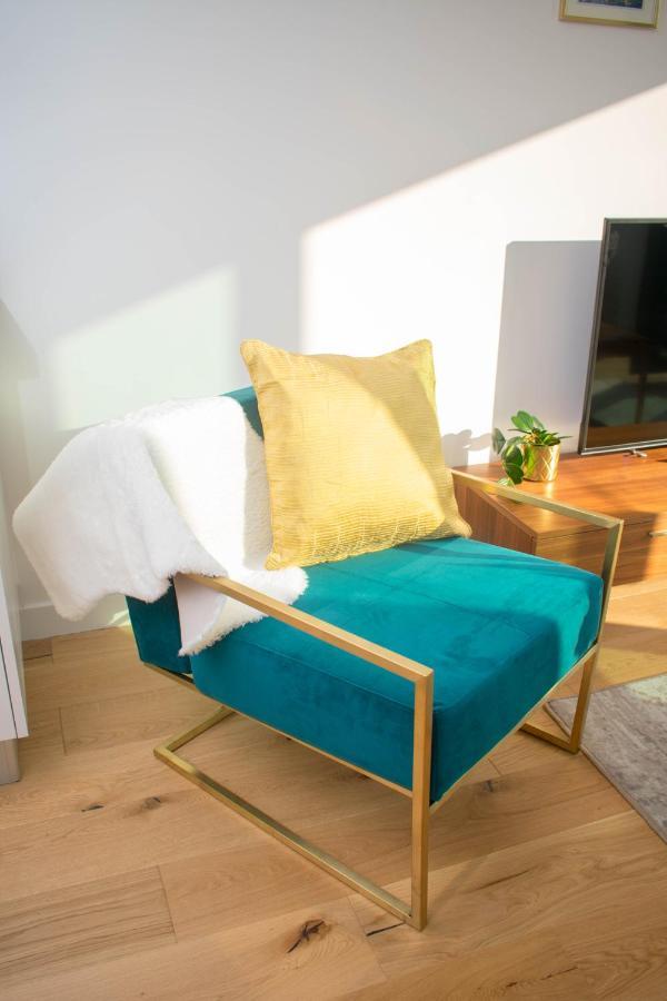 Exoticstay Apartments - Ultra Luxe Top Floor Suite - City Centre Apartment With Cube View - Smart 4K Tv With Ultrafast Wifi & Netflix *
