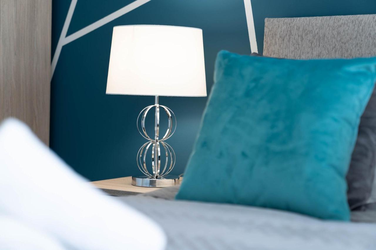 New Build - 2 Bed Luxury Spacious Modern Apt - Roof Top Terrace - Digbeth, Centre - Free Netflix & Smart Tv