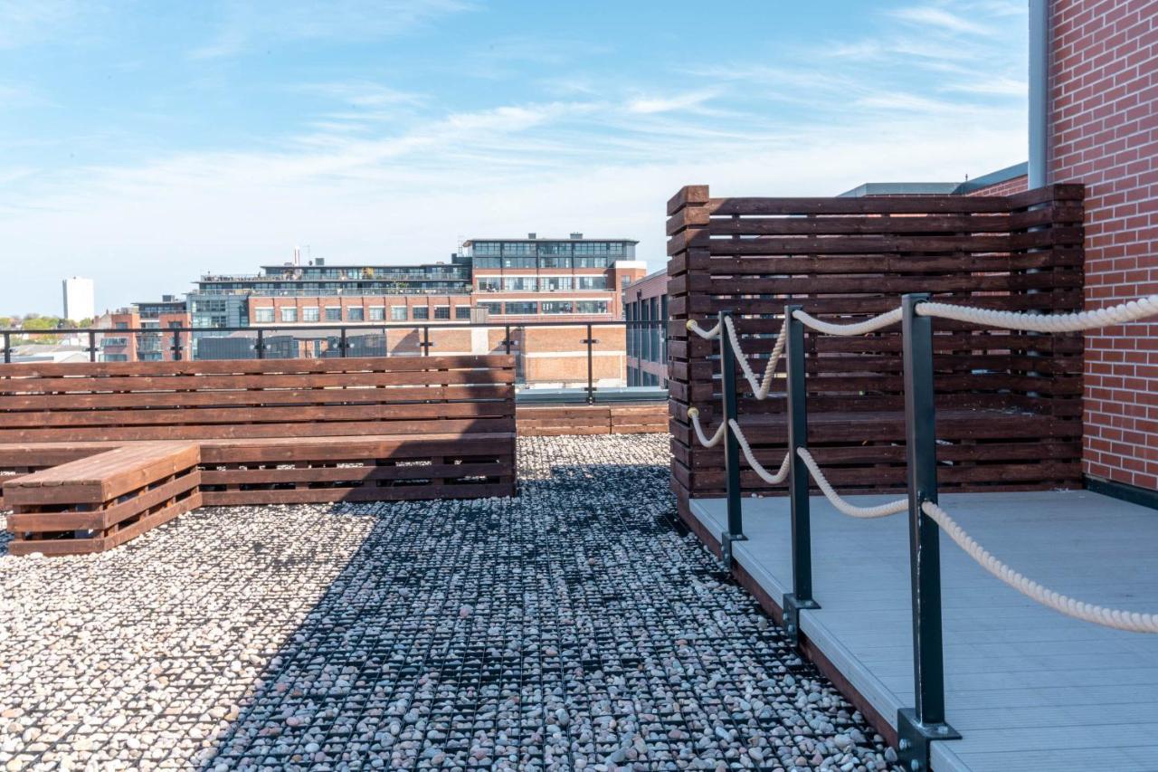 New Build - 2 Bed Luxury Spacious Modern Apt - Roof Top Terrace - Digbeth, Centre - Free Netflix & Smart Tv Apartment Birmingham