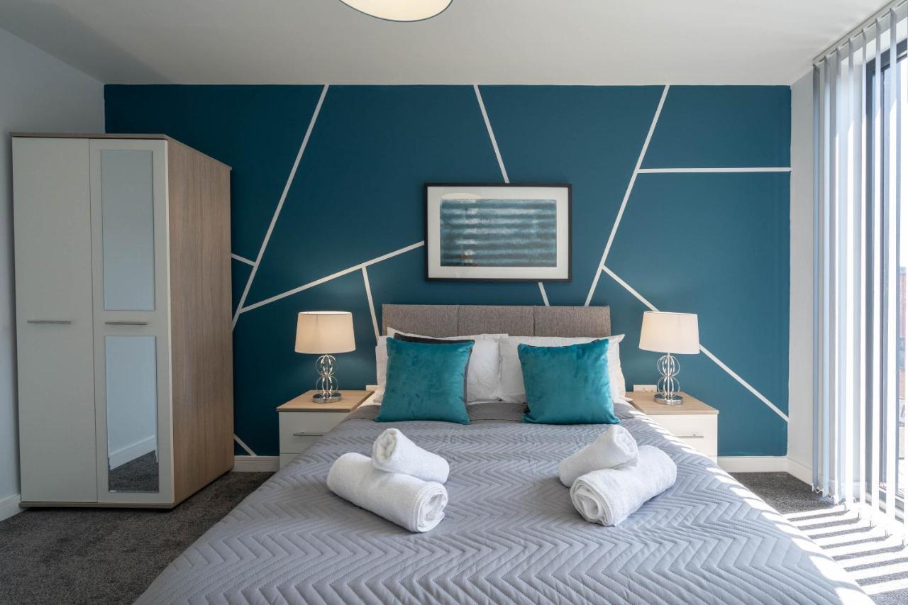 New Build - 2 Bed Luxury Spacious Modern Apt - Roof Top Terrace - Digbeth, Centre - Free Netflix & Smart Tv Apartment