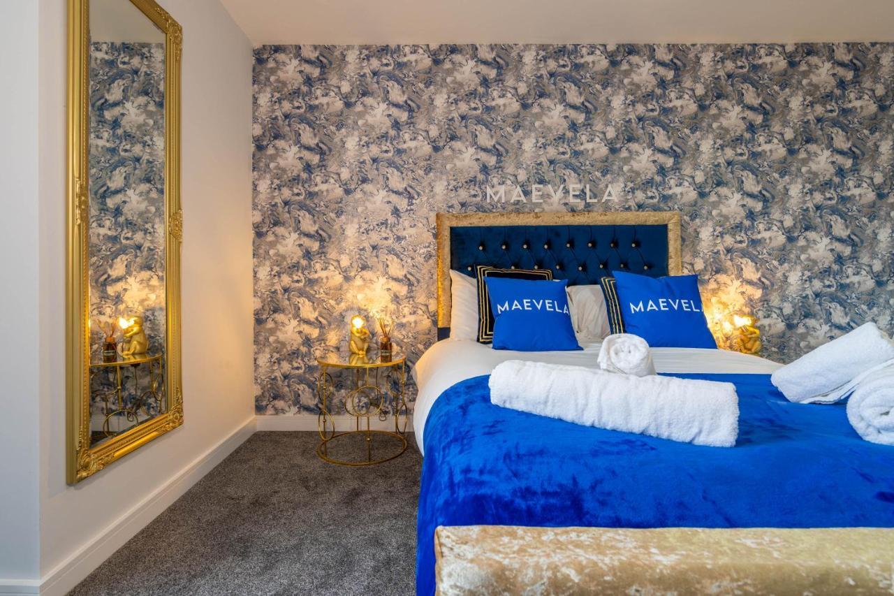 Maevela - Huge 7ft Emperor Luxury 2 Bed - With Parking - New Build - Centre, Digbeth - Rooftop Terrace - Ps4 & Smart Tv's Apartment Birmingham