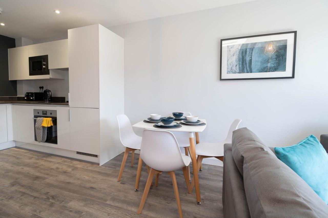 Apartment New Build - 2 Bed Luxury Spacious Modern Apt - Roof Top Terrace - Digbeth, Centre - Free Netflix & Smart Tv Birmingham