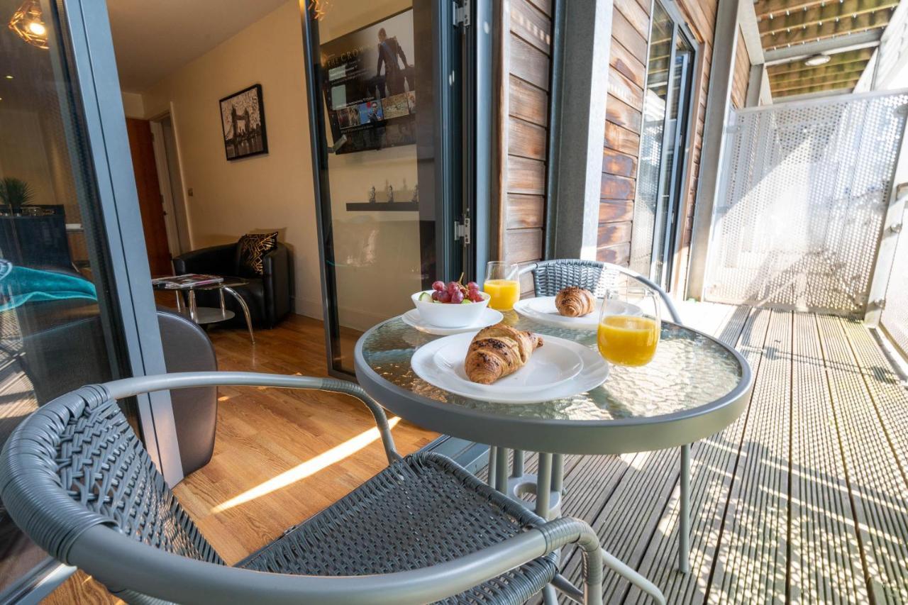 Haus Centre - Balcony - Secure Parking - Arcadian Apartment