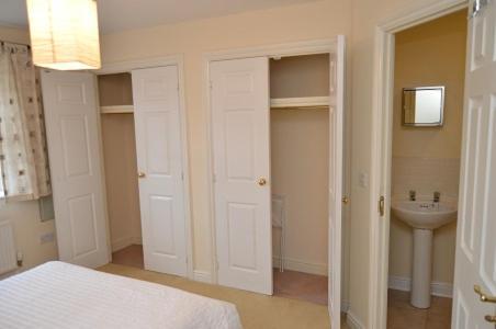 Fantastic 4 Bed House With 3 Bathrooms In Pleasant Location *
