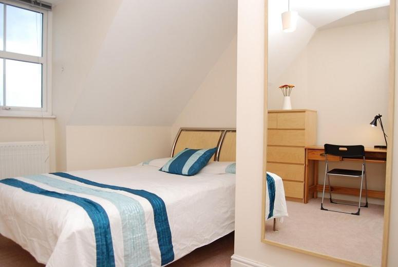 Holiday home Fantastic 4 Bed House With 3 Bathrooms In Pleasant Location *