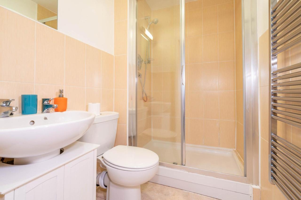Stylish 2-Bed Birmingham City-Centre Apartment + Parking *