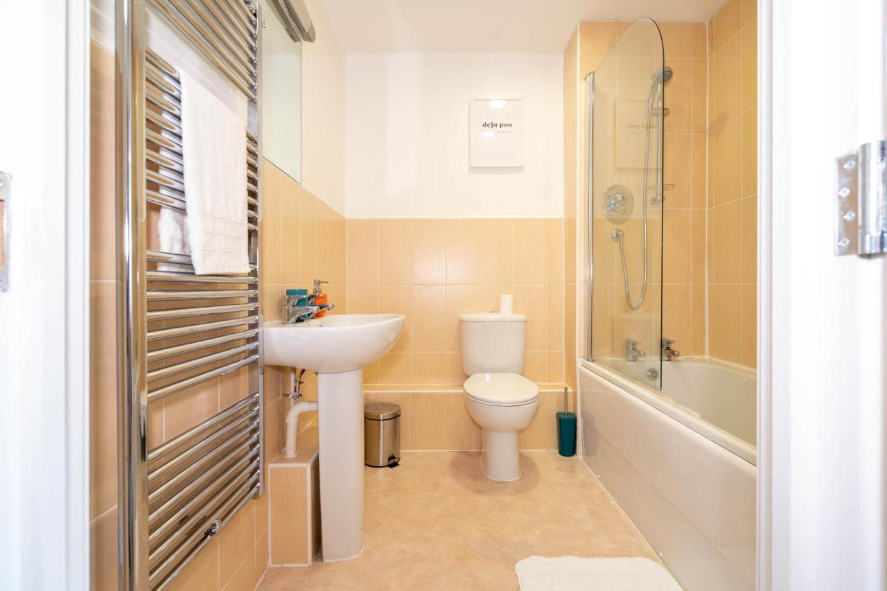 Stylish 2-Bed Birmingham City-Centre Apartment + Parking