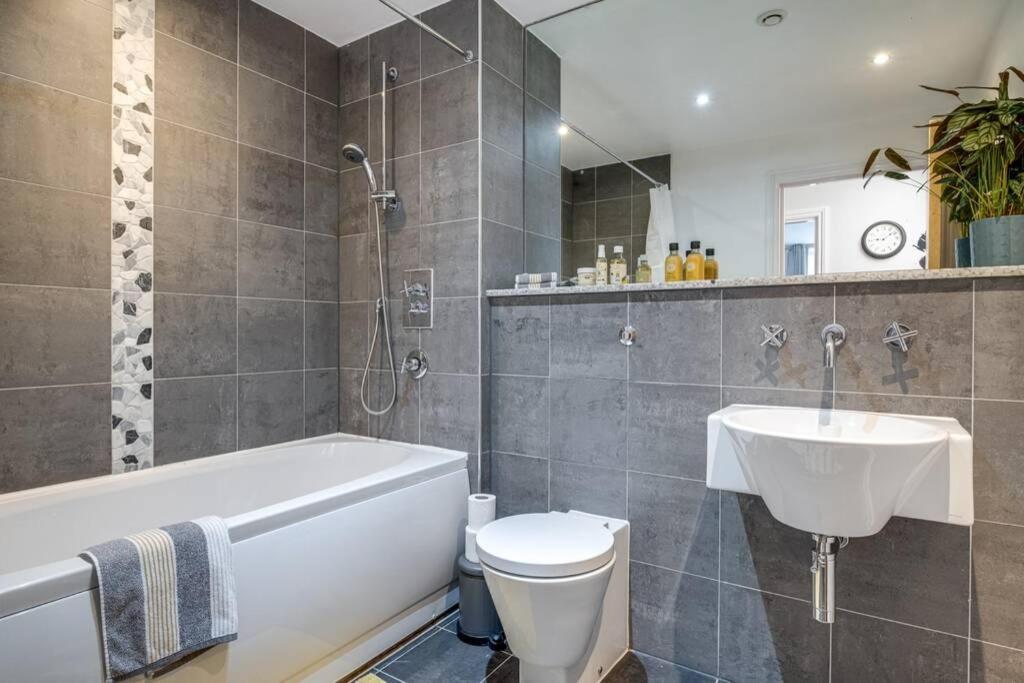 Luxury 2bed Spacious Apartment- Centre- Free Parking * Birmingham
